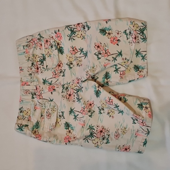 Carter's Bermuda Shorts Sz 5T Unisex - Picture 2 of 4